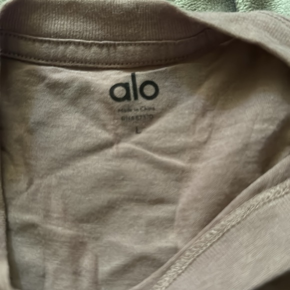 EUC Alo yoga logo crop tee - Picture 3 of 3